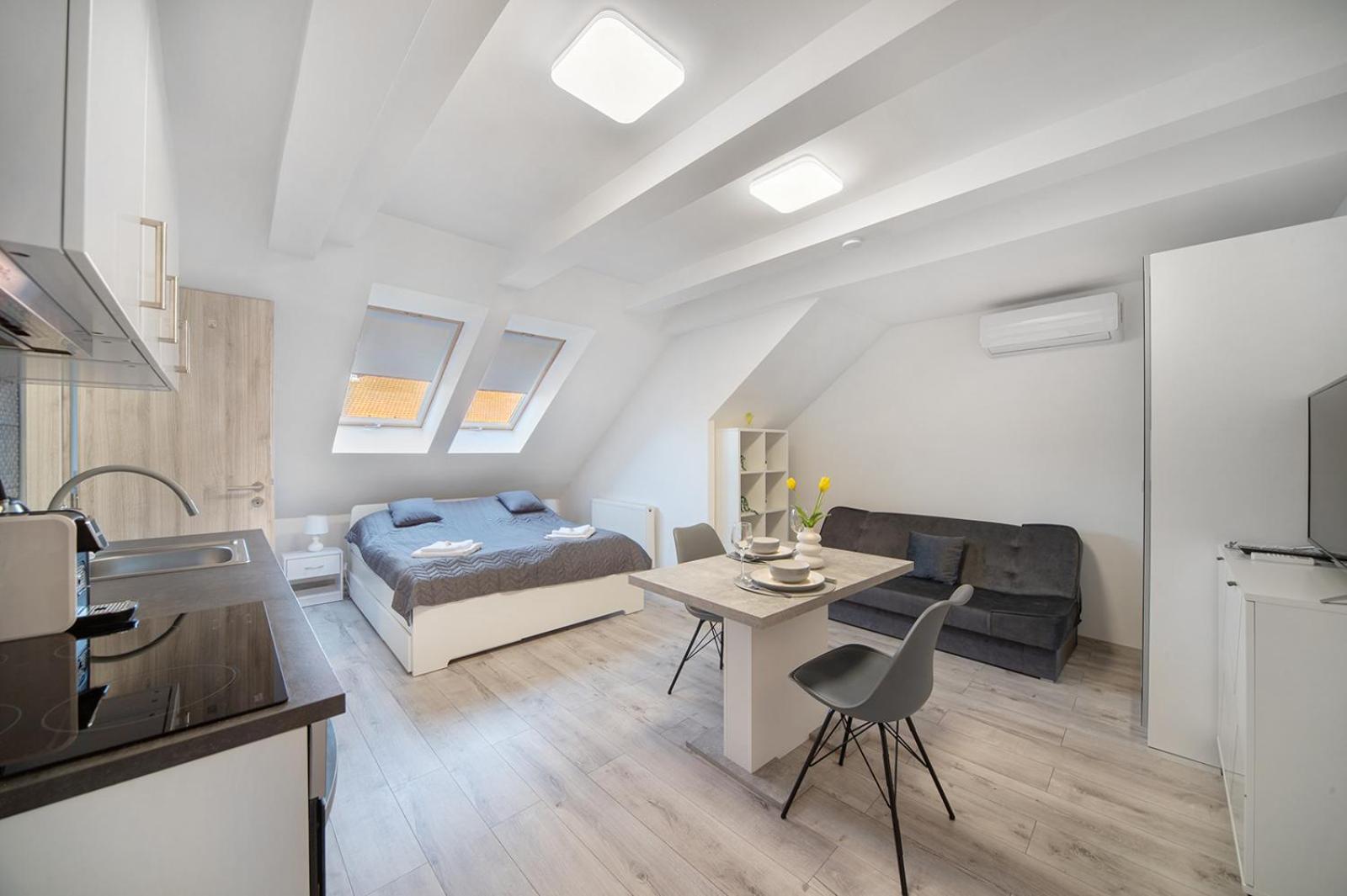 Agoston Apartman 1-2 - Lora,Marci Печ Экстерьер фото